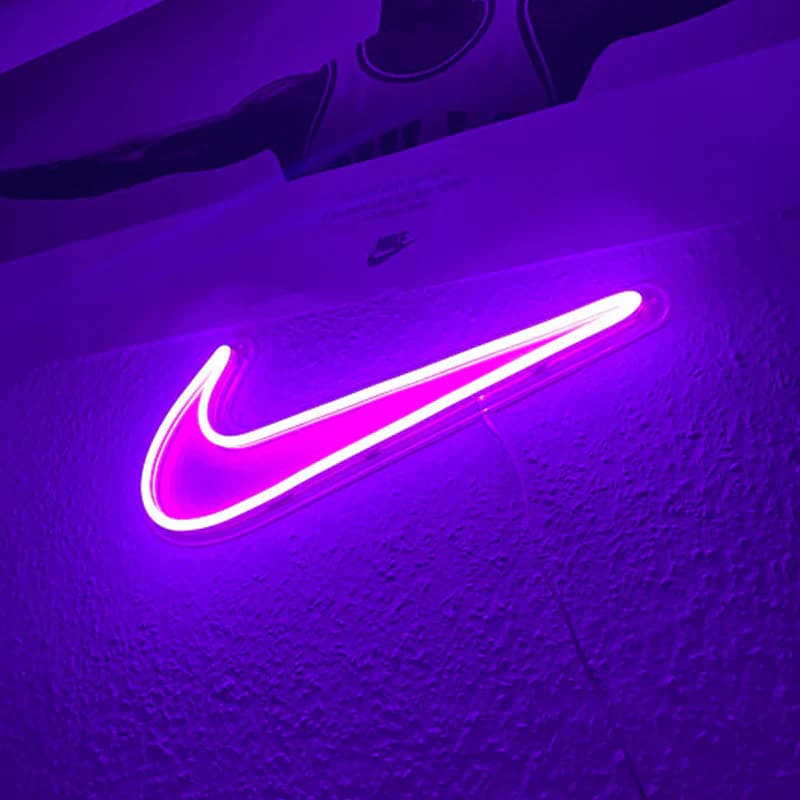 So installieren Sie Neon & LED unter Autolichtern