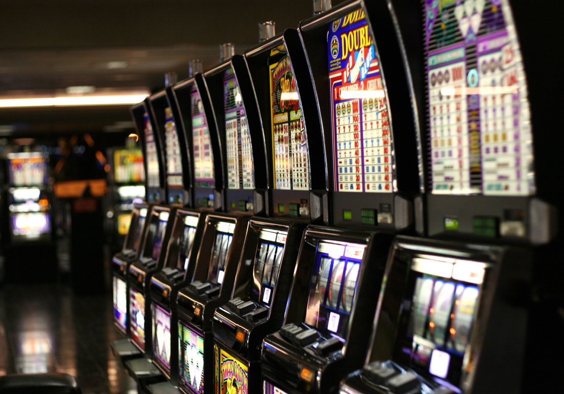 Traditionelle Spielautomaten vs. Online-Spielautomaten – was ist Ihr Stil?